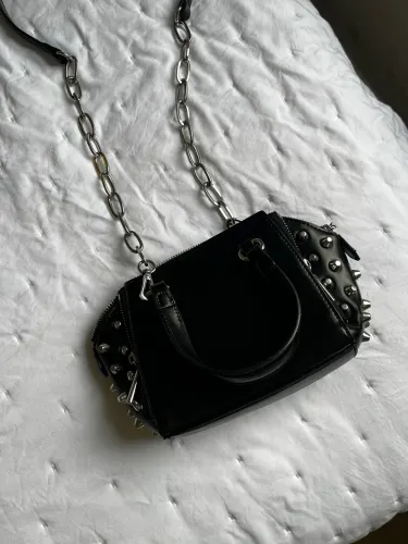 Bolsa Zara Tiracolo Preta com Spikes