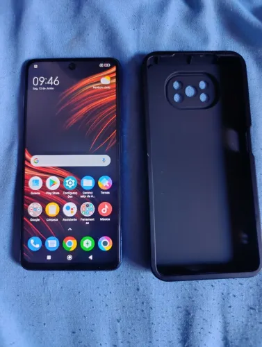 Poco X3 NFC 128 GB e 6 GB de RAM.