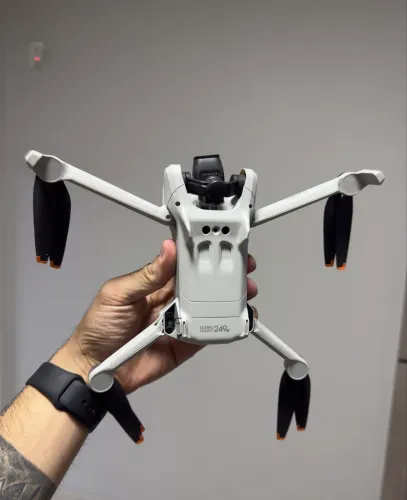 DJI MINI 3 - RC COM TELA + 2 BATERIAS - LEIA A DESCRIÇÃO 