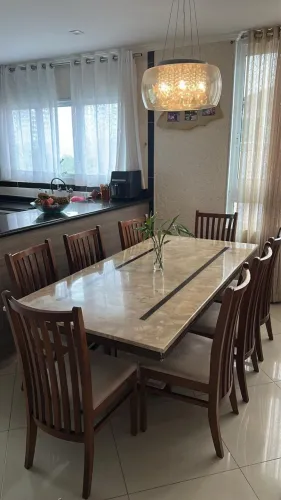 ? VENDO MESA DE JANTAR + 8 CADEIRAS