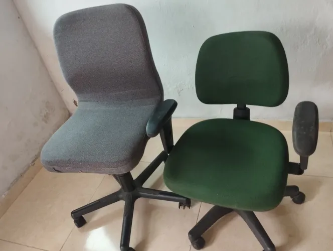 Cadeira de escritório com rodinhas 