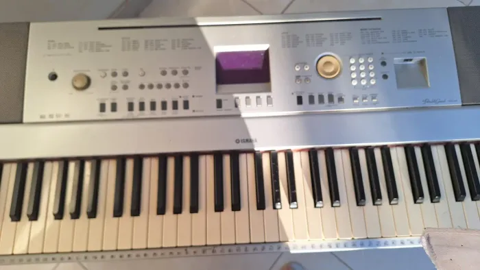 Vende-se um piano ? elétrico!