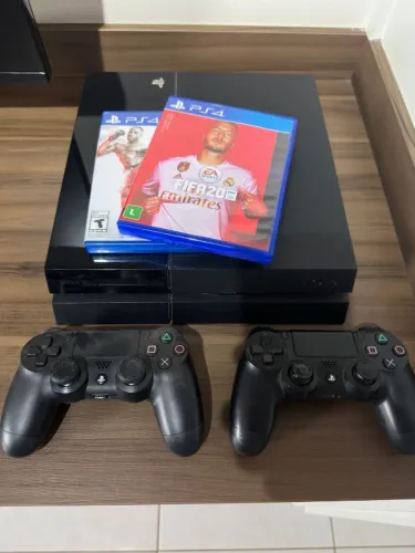 PlayStation 4 PS4 250GB + 2 Controles + 2 Jogos