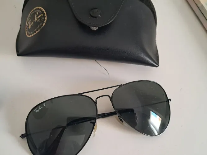 Ray Ban unissex lentes pretas polarizadas seminovos