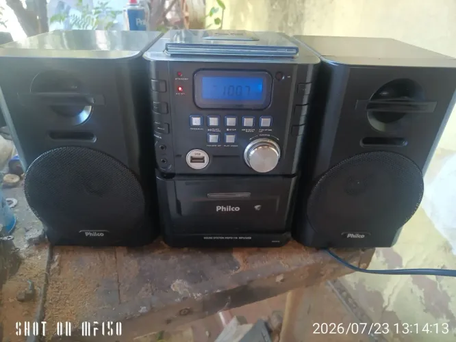 Vnd Philco toca fitas e CD o rádio funciona agora o toca fitas e o toca CD não testei