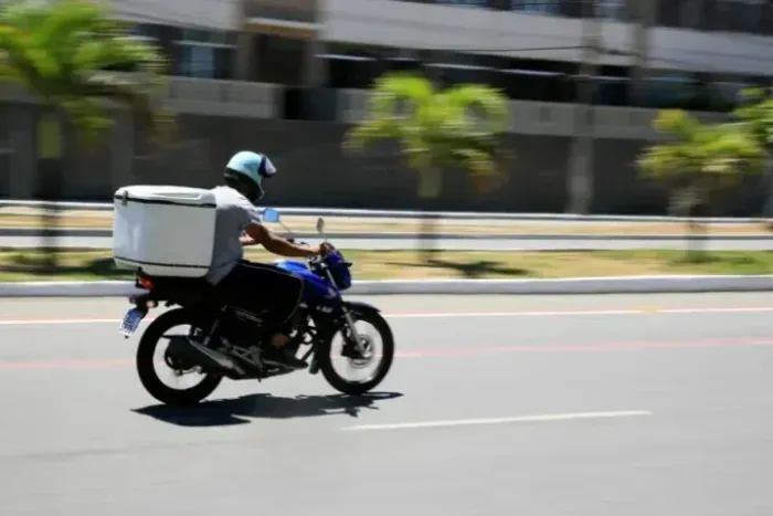 Mecânico com Habilitação para moto para atender seguradora de automóveis