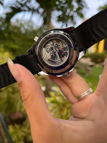 Omega seamaster - preto
