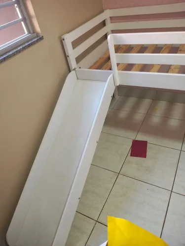 Cama de Madeira com Escorregador