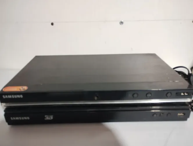 1Blu Ray e 1 dvd Samsung