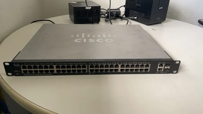 Switch Cisco SF220 - 48 Portas 