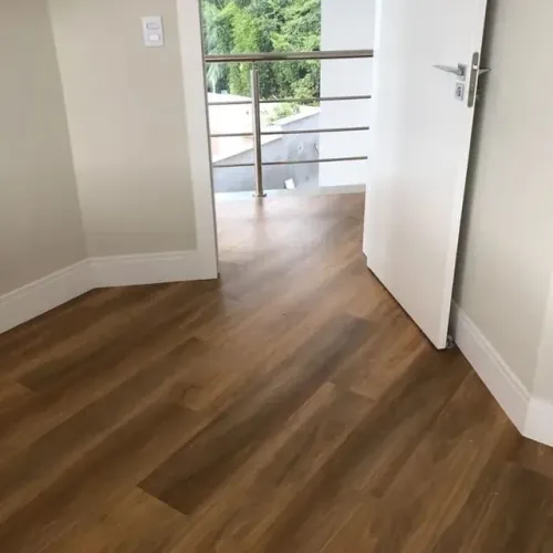 Instalador de Piso Laminado,Vinílico  e Rodapés 