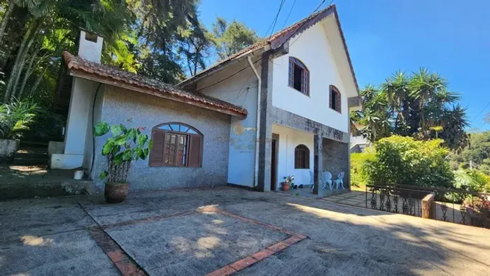 Casa para Venda em Teresópolis, Panorama, 5 dormitórios, 1 suíte, 4 banheiros, 4 vagas