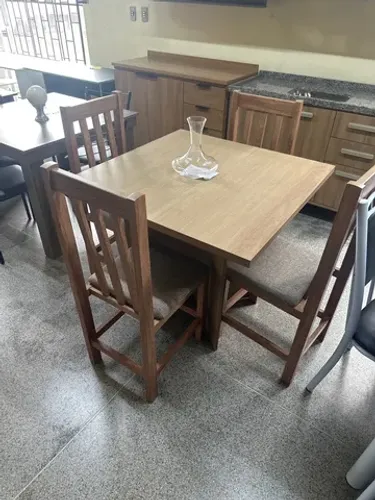Conjunto, mesa com 4 cadeiras nova!