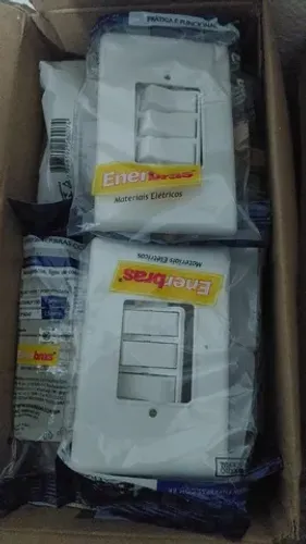 Vendo interruptores de 1 e 3 mód, placas p/ 2 mód,RJ, etc...