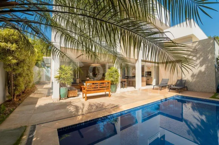 Casa em Condomínio à venda, 3 quartos, 3 suítes, 4 vagas, Bosque karaiba - UBERLANDIA/MG