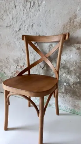Cadeira em madeira