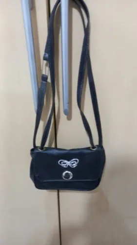 Bolsa de alça com desenho usada.