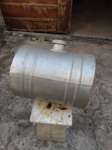 Tanque de alumínio antigo 