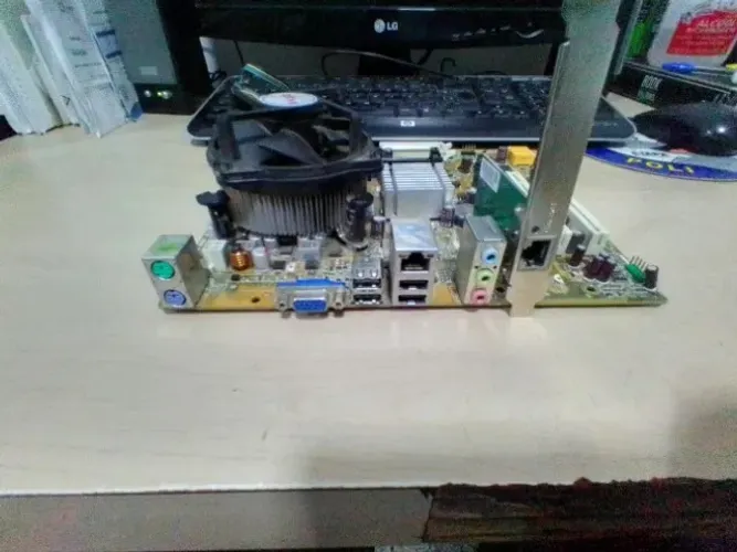 vendo uma placa para computador funcionando todas saídas só não vai o processador 