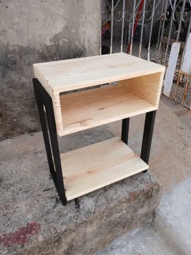 Mesa de cabeceira de Pinus