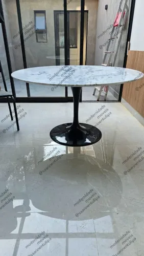Fabrica de mesa Saarinen redonda com tampo Marmore Espirito Santo 130