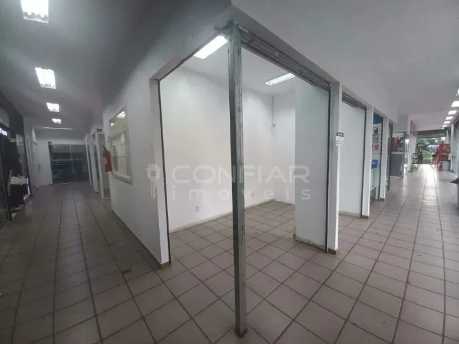 BOX COMERCIAL PARA LOCAÇÃO NO CENTRO DE JOINVILLE POR R$ 2400,00 +TAXAS