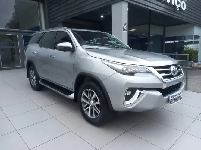 Toyota Hilux SW4 SRX 4X4 2.8 TDI 16V Dies. Aut. 2019