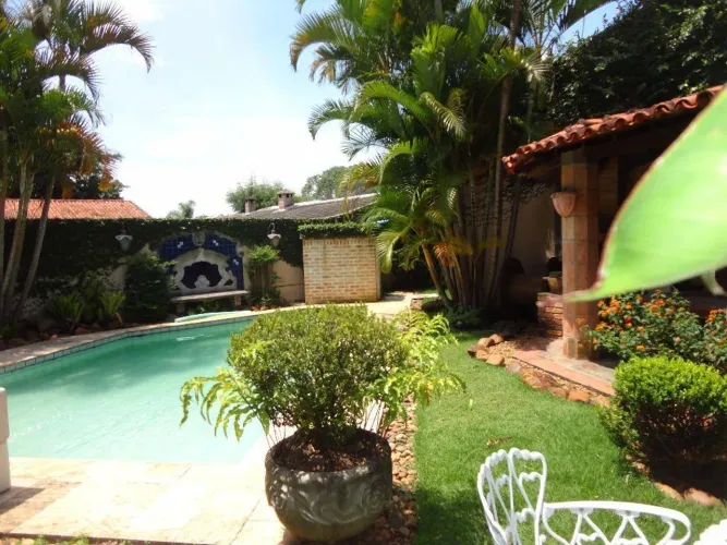 Casa com 4 suítes à venda em condomínio fechado na Granja Viana