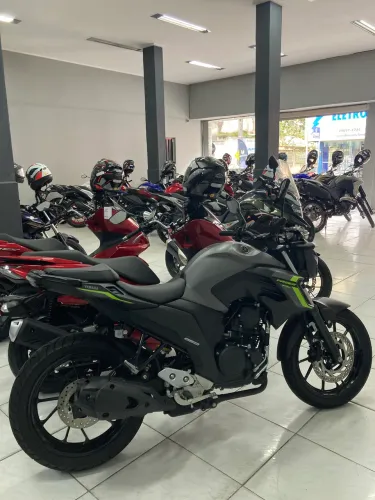 RARIDADE FZ25 CINZA, baixo KM, oportunidade única!