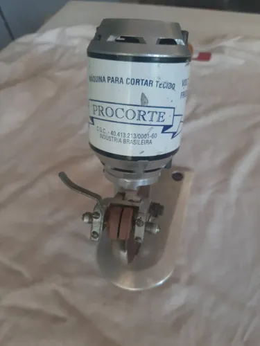 Vendo máquina de cortar tecido