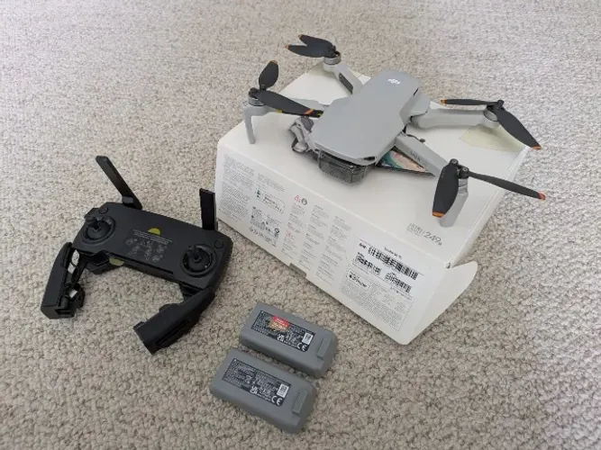 Drone DJI Mini SE + bateria + cartão MicroSD EXTREME PLUS 32GB