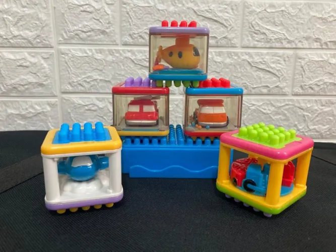 Kit cubos de montar da Fisher Price. 