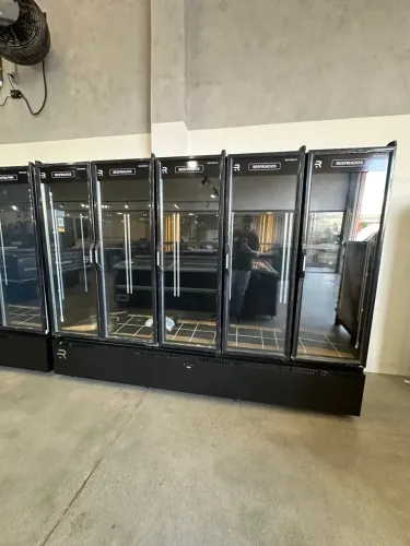 Auto serviço 5 portas resfriados full Balck refrimate