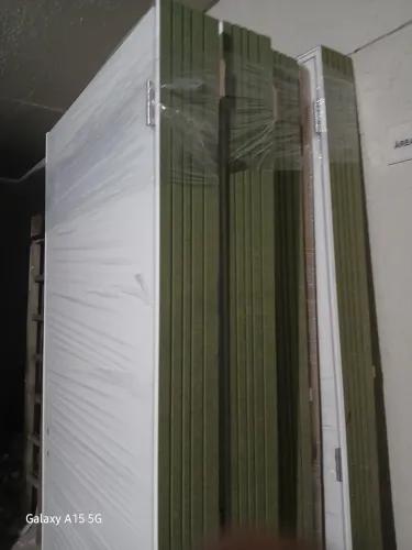 Portas de quartos banheiro e entrada de ap