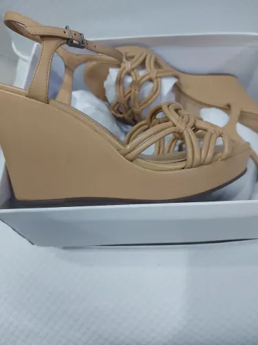 Sandália Wedge Bege com Detalhes Trançados 100% original