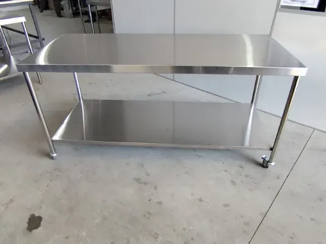 Mesa Inox 2,00m profissional com prateleira inferior