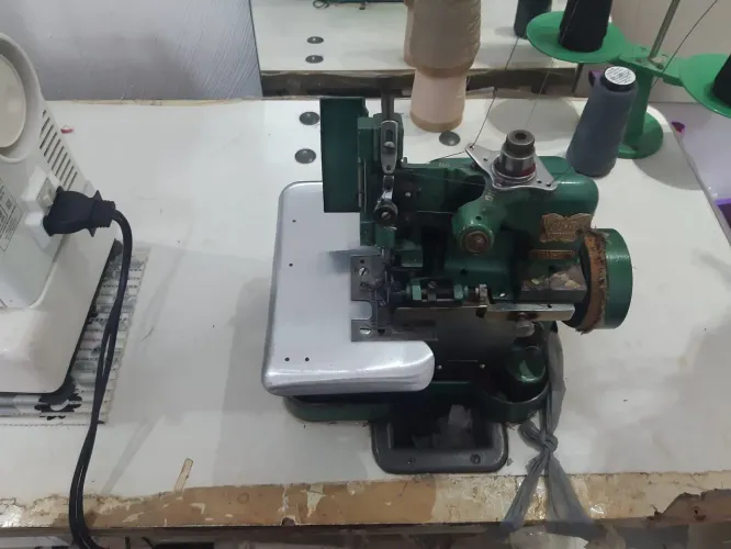 Conjunto com 3 Máquinas de costura 