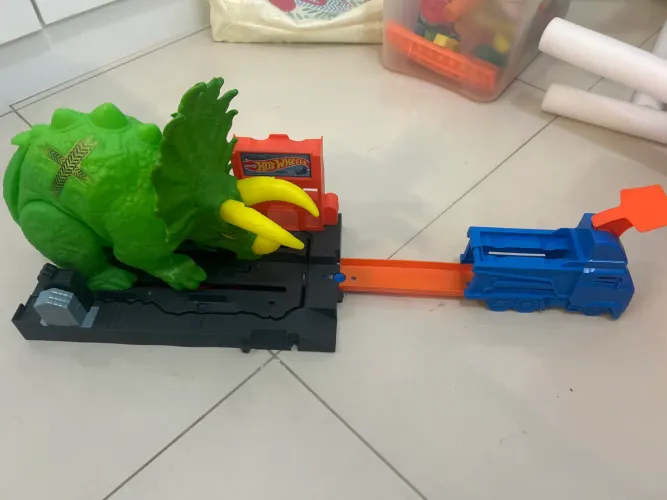 Pista Hot Wheels City Ataque do Triceratops