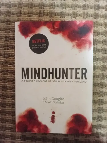 Livro Mindhunter: O primeiro caçador de serial killers americano- John Douglas( crimes)