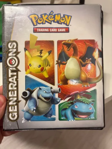 Álbum Pokémon Generations Aniversário 20 anos - 4 espaços por página