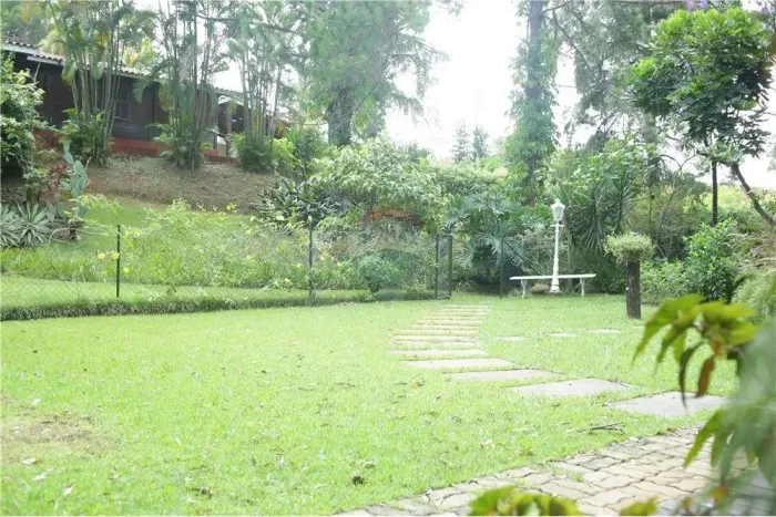 Chácara à venda! 2450 mt2 com lago! Oportunidade! Com duas casas! Espaço único, em Sorocab