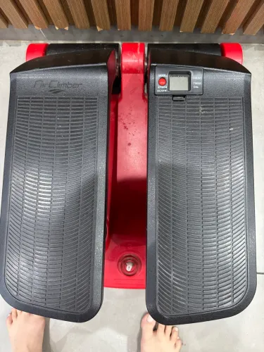 AIR CLIMBER