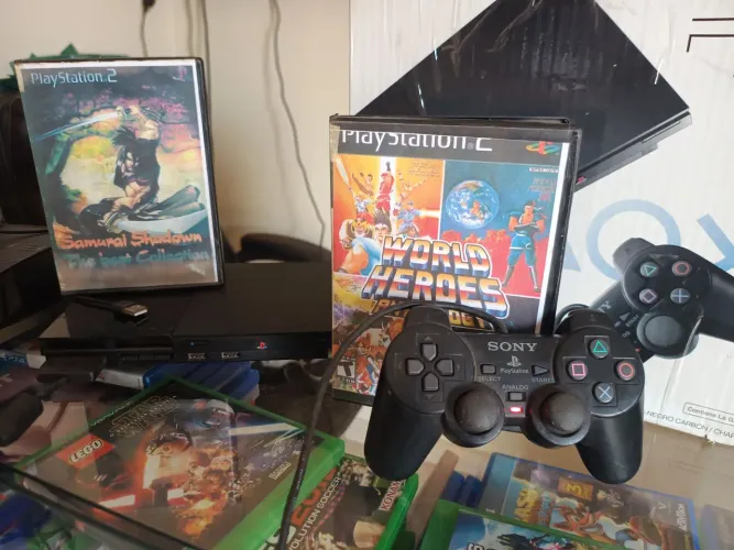 Playstation 2 com jogos e controle original.