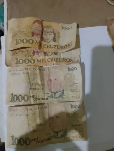Cédulas antigas 4 de mil cruzeiro,2 de 10mil cruzeiro, 1 de 5mil cruzeiro  1 20cruzeiros