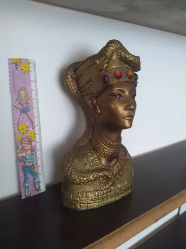 Escultura da Deusa Egípcia Nefertite