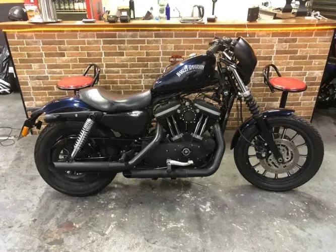 HARLEY-DAVIDSON SPORTSTER XL 883 R