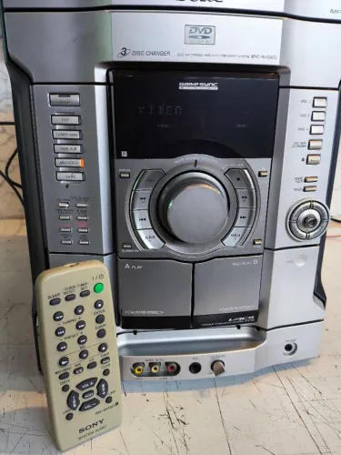 Sony MHC-RV900D - DVD / Mini System com controle remoto leia descrição funciona parcial