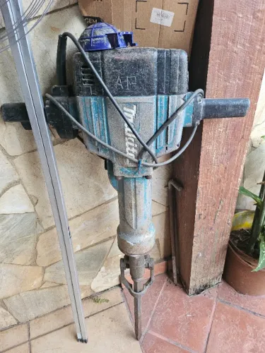 MARTELETE DEMOLIDOR 30 KG MAKITA HM1801