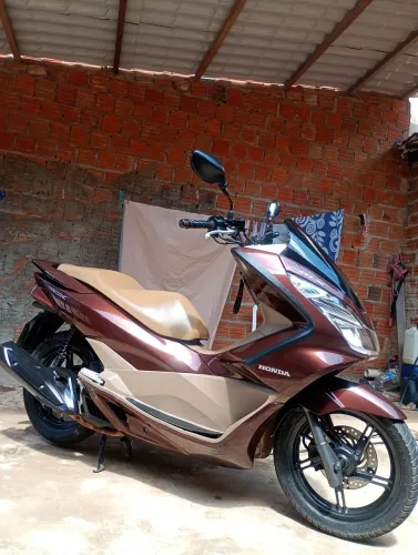 Moto em ótimo estado, pra vender logo é só pegar e andar.