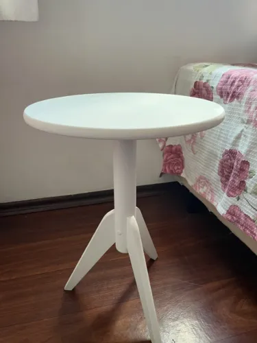 Criado mudo de madeira / Mesa de cabeceira